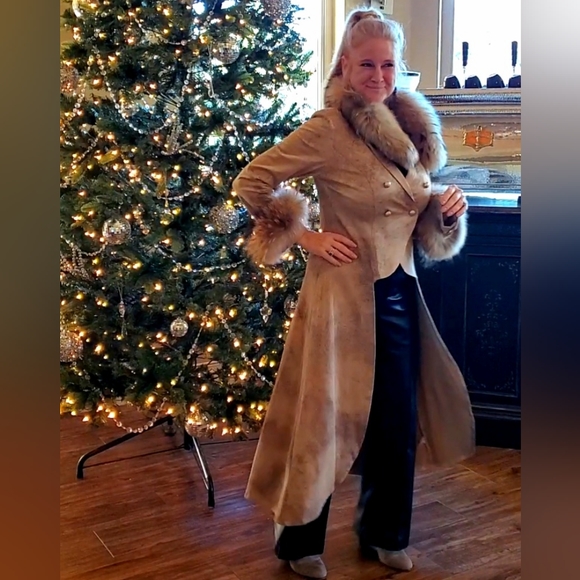 Finn Raccoon Fur Cuffs & Collar Set - Picture 4 of 17